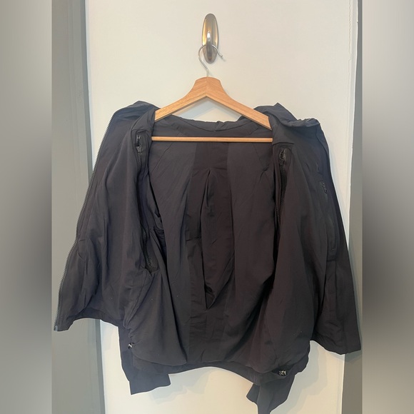 EUC!!! Lululemon Run: Rise And Shine Jacket Black $148 - Picture 8 of 13